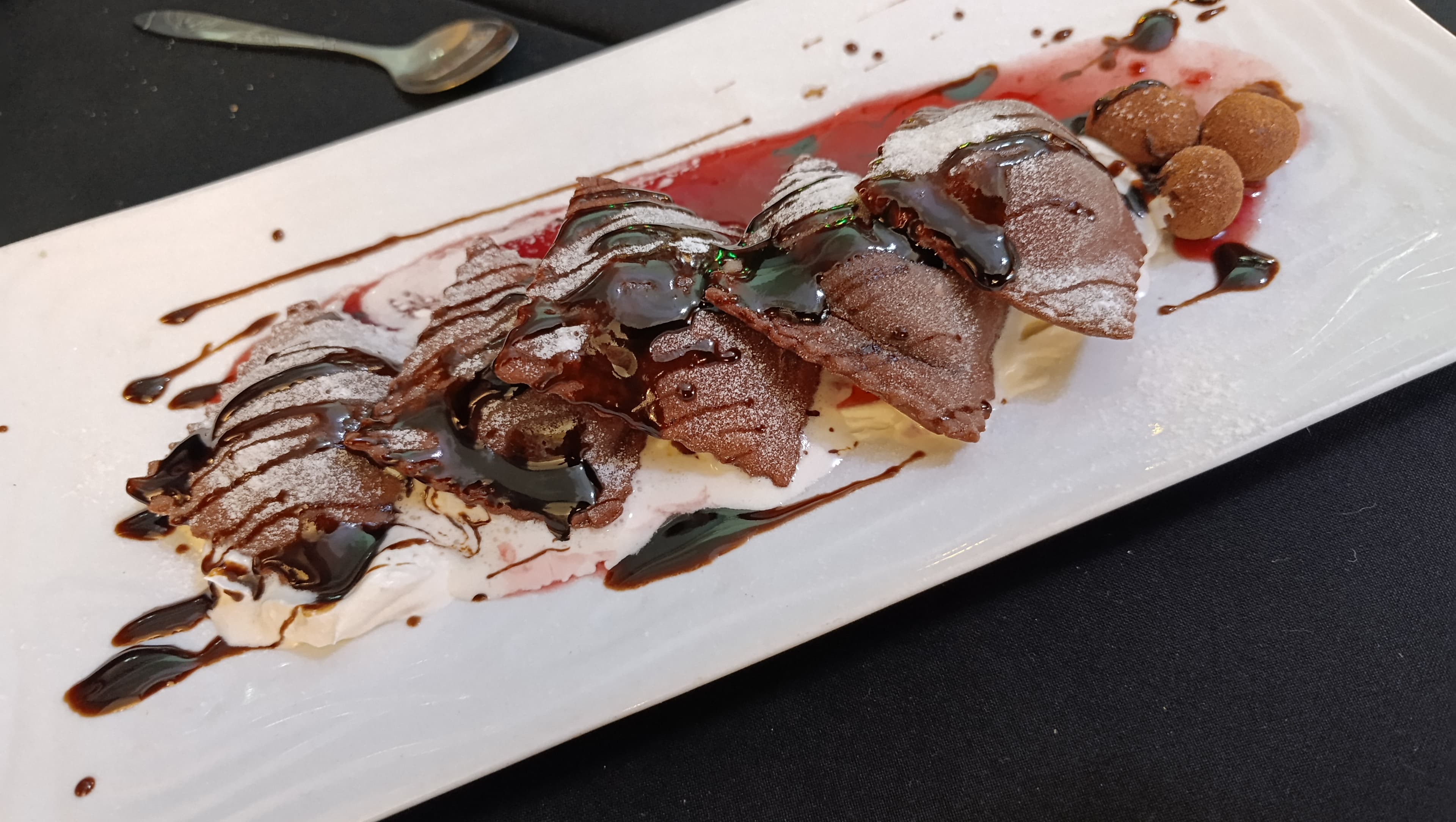 Raviolón frito de chocolate
