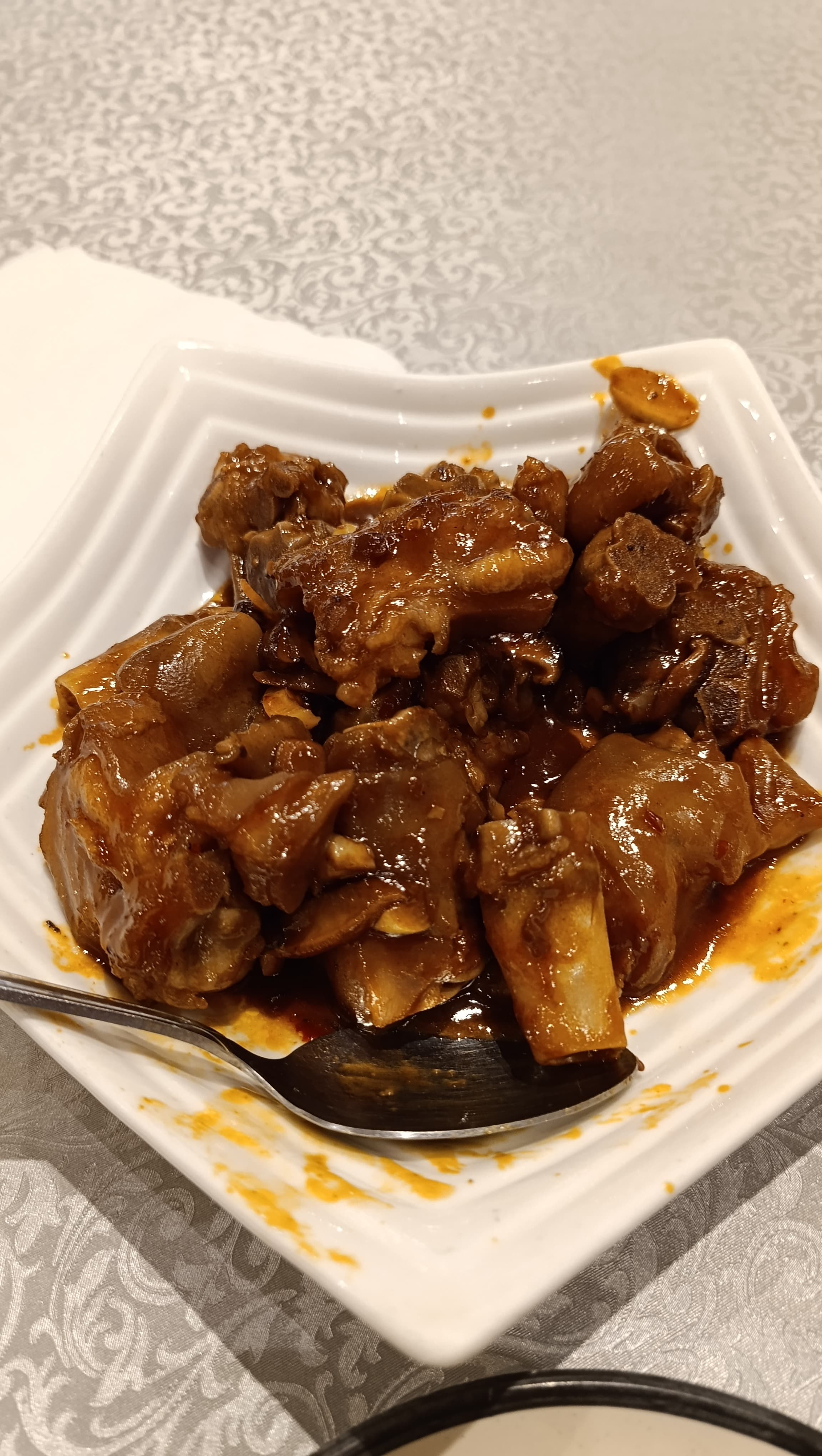 Patitas de cerdo con hongos
