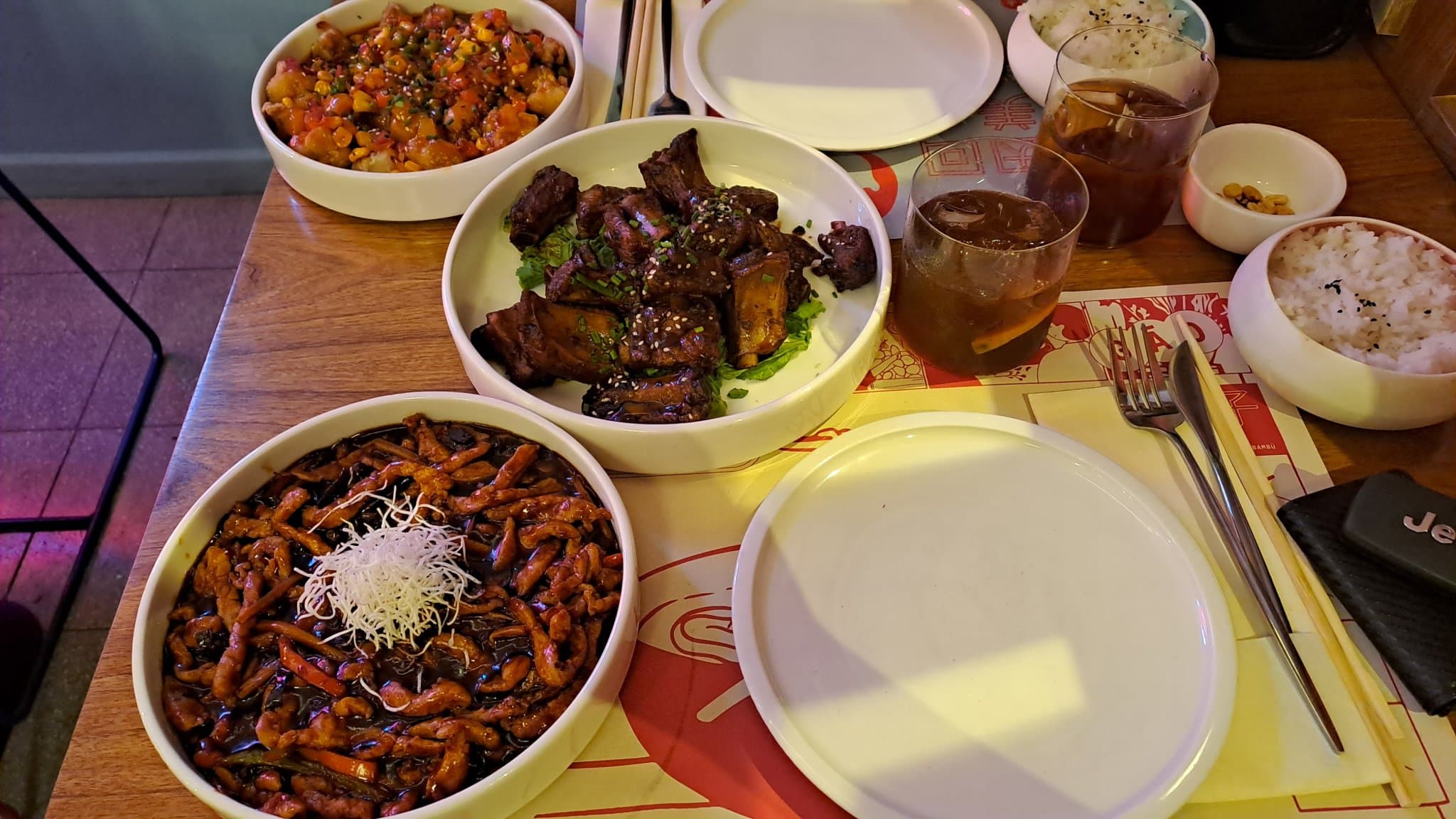 Hóngshāo páigǔ 红烧排骨